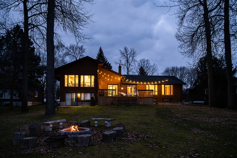 Cottage in the darkness